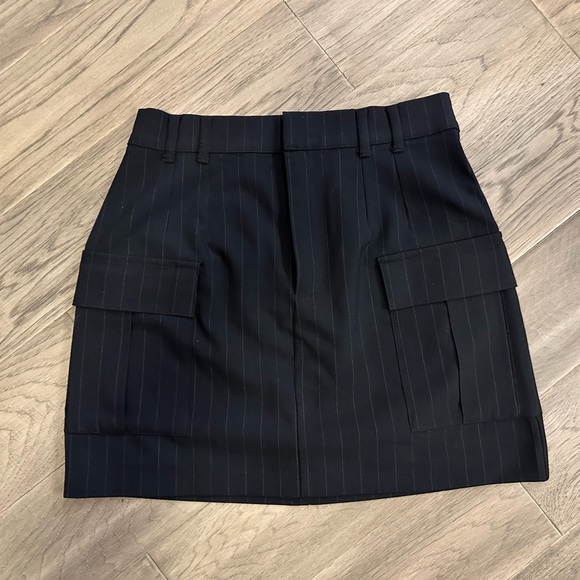 Zara Black mini  skirt with pocket details - Picture 2 of 5